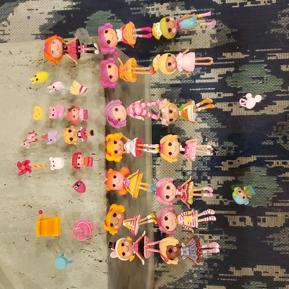 Is lot of Mini LAlaloopsy